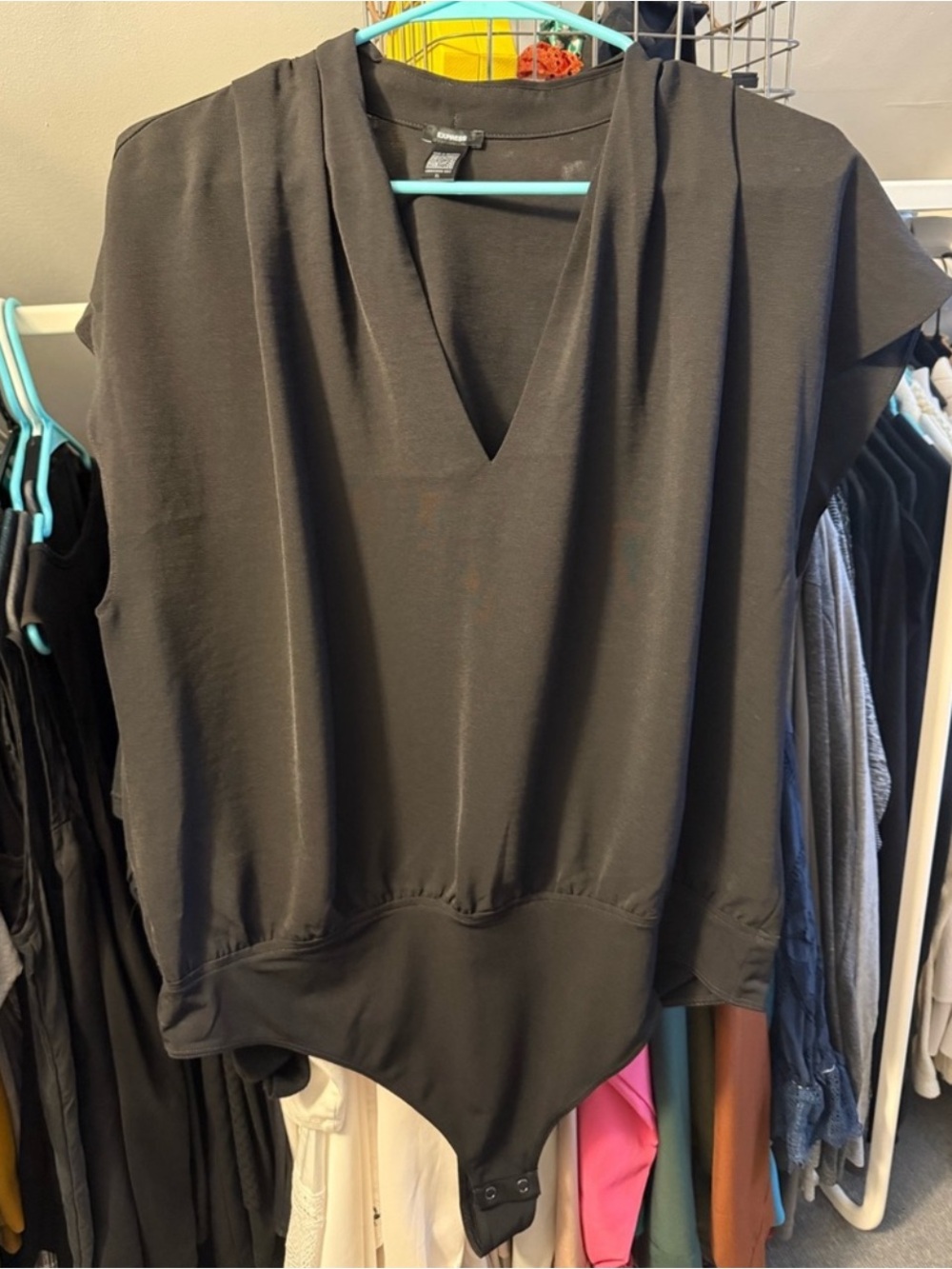 ❤️ XL Express Sleeveless Black V-Neck Bodysuit Top Tucked Look